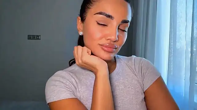 Snapshot of MelindaReny chatting on 04.22.26 MelindaReny online show from 04.22.26