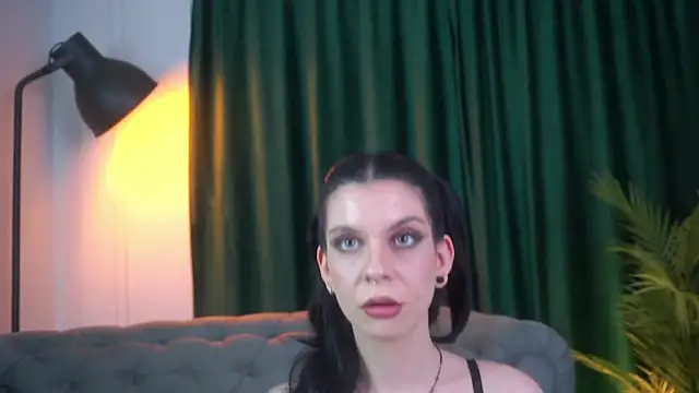 LylithMoon online show from 04.17.26