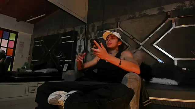 Snapshot of JayTaylorr chatting on 04.23.26 JayTaylorr online show from 04.23.26