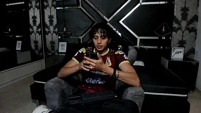 Snapshot of JayTaylorr chatting on 04.24.26 JayTaylorr online show from 04.24.26