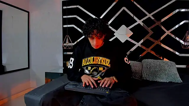 Snapshot of JayTaylorr chatting on 05.15.26 JayTaylorr online show from 05.15.26