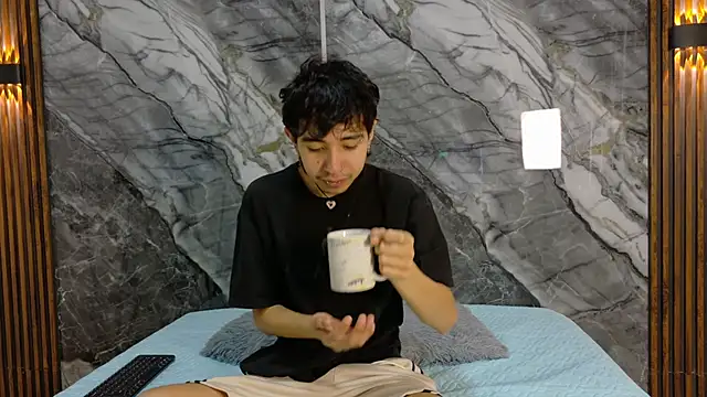 Snapshot of NoahWalker__ chatting on 05.24.26 NoahWalker online show from 05.24.26