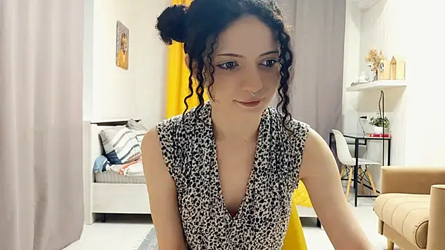 CinnamonCurl online show from 06.04.26
