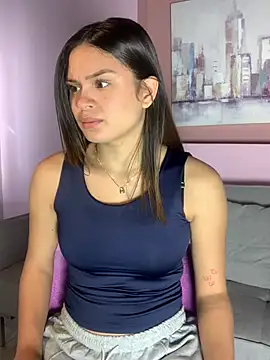 AuroraMoore Pink online show from 04.22.26