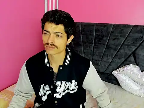 taylor Stele online show from 04.21.26