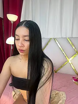 Lila-pinkky online show from 04.27.26