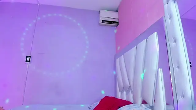 Snapshot of kiara_sexyhot chatting on 07.04.26 kiara sexyhot online show from 07.04.26