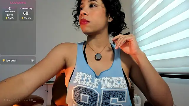 Laena Castillo online show from 04.18.26