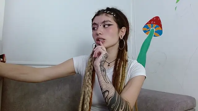 Snapshot of giulietta_monsalve chatting on 07.23.26 giulietta monsalve online show from 07.23.26