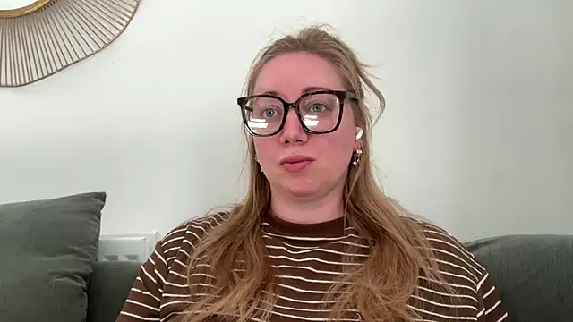 Snapshot of arielsweetieee chatting on 06.14.26 arielsweetieee online show from 06.14.26