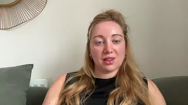 Snapshot of arielsweetieee chatting on 06.17.26 arielsweetieee online show from 06.17.26