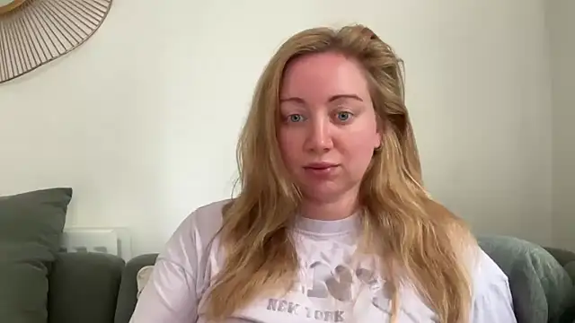 Snapshot of arielsweetieee chatting on 06.18.26 arielsweetieee online show from 06.18.26