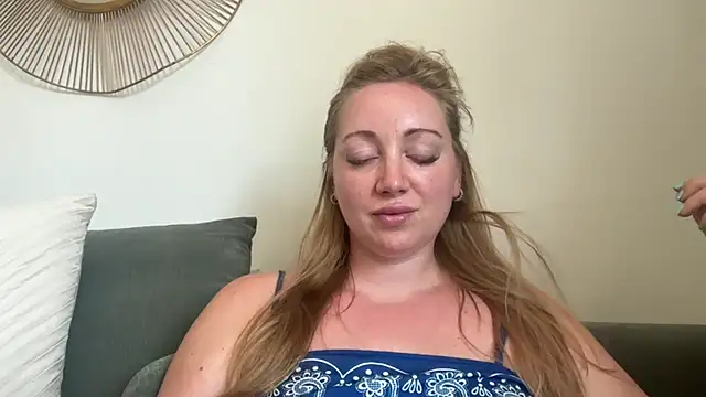 Snapshot of arielsweetieee chatting on 06.27.26 arielsweetieee online show from 06.27.26