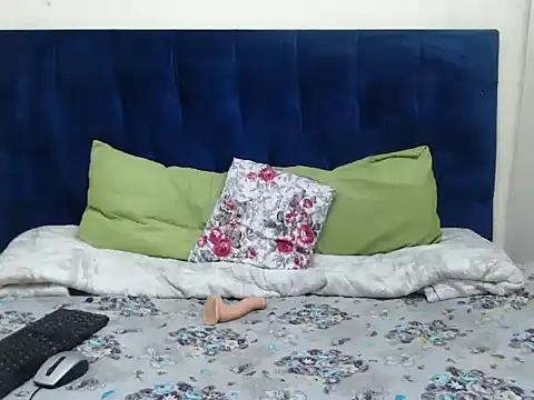 LilShyBabeX online show from 04.18.26