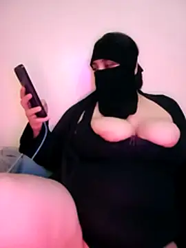 Snapshot of Meryem_sexyy chatting on 07.27.26 Meryem sexyy online show from 07.27.26