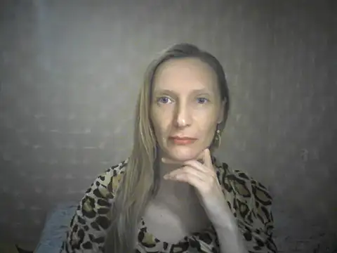 Snapshot of LunaBelle8 chatting on 04.18.26 LunaBelle8 online show from 04.18.26