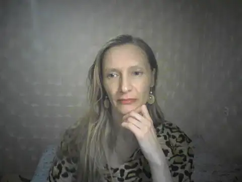 Snapshot of LunaBelle8 chatting on 04.18.26 LunaBelle8 online show from 04.18.26