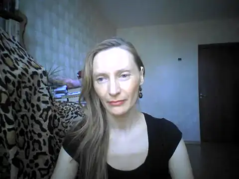 Snapshot of LunaBelle8 chatting on 04.24.26 LunaBelle8 online show from 04.24.26