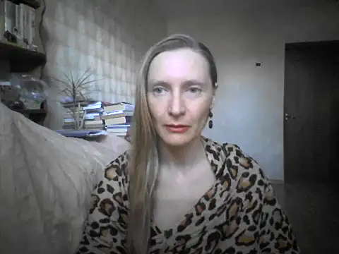 Snapshot of LunaBelle8 chatting on 04.28.26 LunaBelle8 online show from 04.28.26