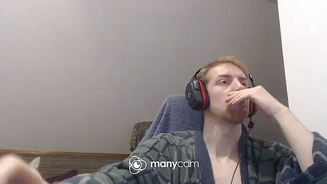 Snapshot of Milkyman7 chatting on 12.20.25 Milkyman7 online show from 12.20.25