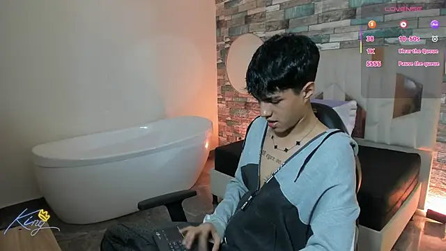 Snapshot of Damian_tay chatting on 05.11.26 Damian tay online show from 05.11.26