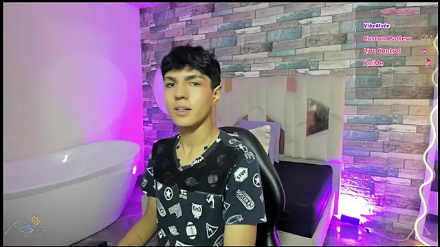Snapshot of Damian_tay chatting on 05.14.26 Damian tay online show from 05.14.26