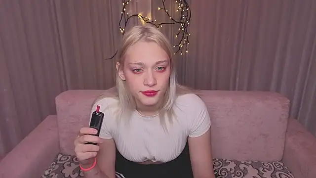 Snapshot of KaraLiin chatting on 05.16.26 KaraLiin online show from 05.16.26