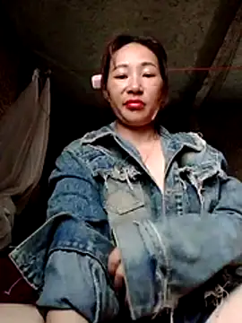 Snapshot of Tieuthu2 chatting on 04.21.26 Tieuthu2 online show from 04.21.26