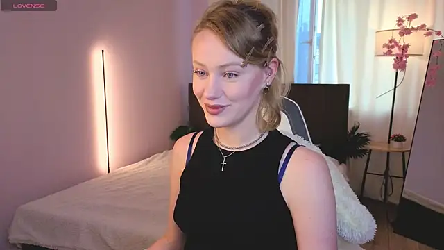 Snapshot of EvaHamilton chatting on 07.27.26 EvaHamilton online show from 07.27.26