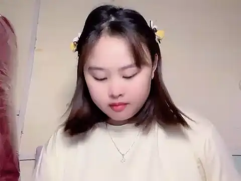Snapshot of NhungNhun789 chatting on 05.18.26 NhungNhun789 online show from 05.18.26