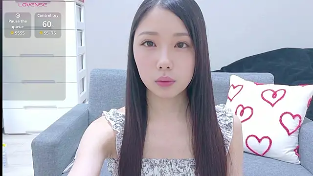 Snapshot of Minamina2 chatting on 06.18.26 Minamina2 online show from 06.18.26