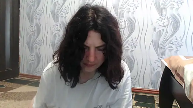Snapshot of AlinaxJames chatting on 06.04.26 AlinaxJames online show from 06.04.26