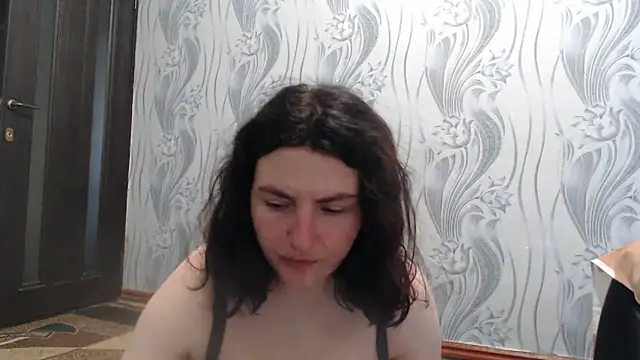 Snapshot of AlinaxJames chatting on 06.05.26 AlinaxJames online show from 06.05.26