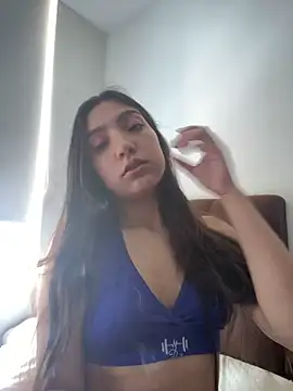 Snapshot of Soffy_20 chatting on 06.18.26 Soffy 20 online show from 06.18.26