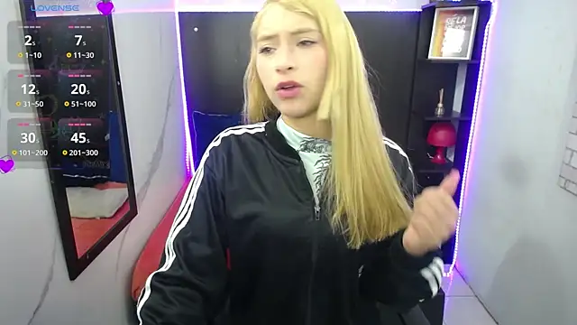 Snapshot of nancy_blonde chatting on 06.26.26 nancy blonde online show from 06.26.26
