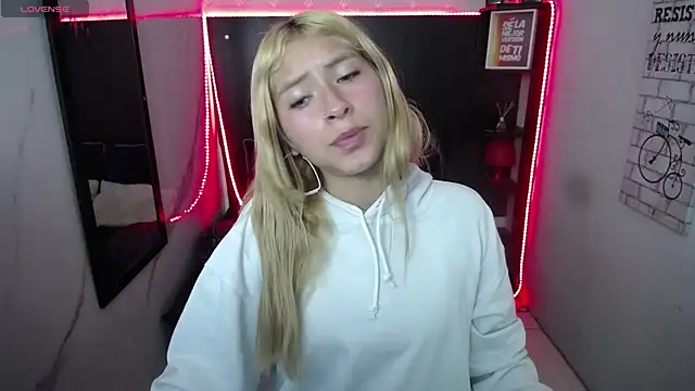 Snapshot of nancy_blonde chatting on 07.15.26 nancy blonde online show from 07.15.26