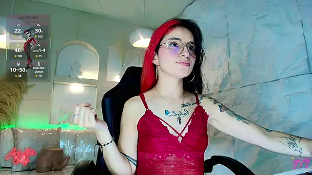 Moon Red r online show from 04.20.26