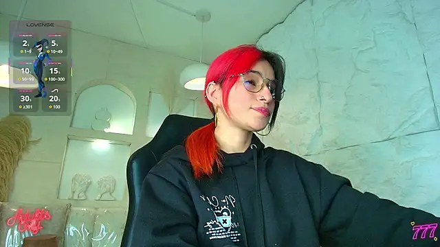 Moon Red r online show from 04.21.26