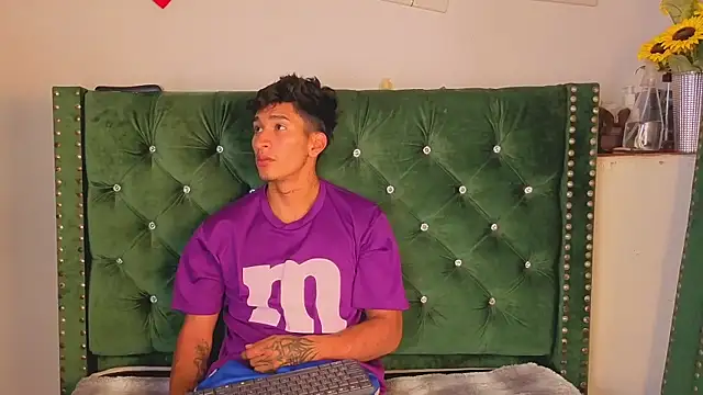 Snapshot of Zayn_Moretti chatting on 06.27.26 Zayn Moretti online show from 06.27.26