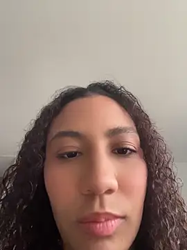 Daphnne Curly online show from 06.07.26
