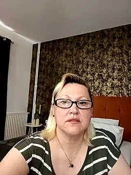 I amVeronicle online show from 04.24.26