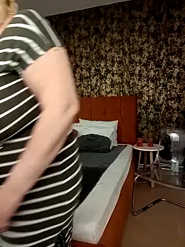 I amVeronicle online show from 05.12.26