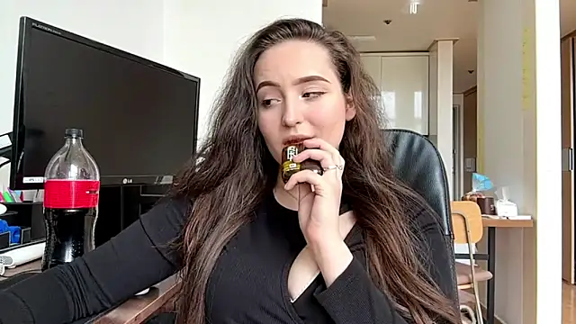 Emilly Cart online show from 06.10.26
