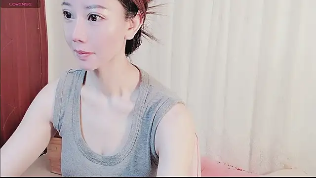 Snapshot of Victoria05031 chatting on 05.05.26 Victoria05031 online show from 05.05.26