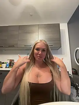 Snapshot of Karen_Luxe chatting on 06.04.26 Karen Luxe online show from 06.04.26
