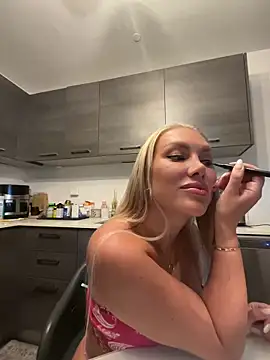 Snapshot of Karen_Luxe chatting on 06.16.26 Karen Luxe online show from 06.16.26