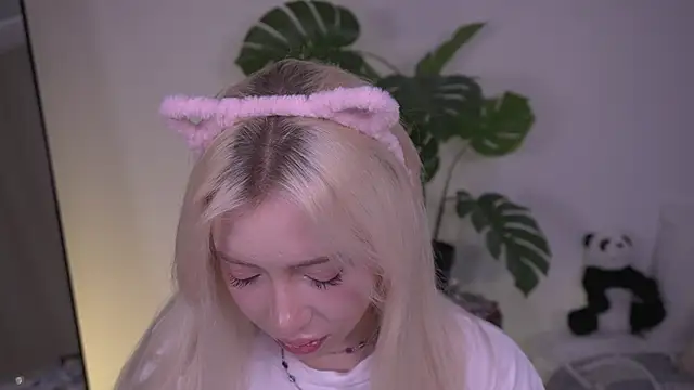 KitsuWaifu online show from 04.21.26