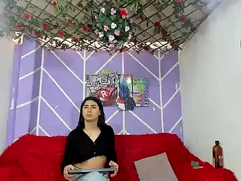 Snapshot of DAHNE_HOT_ chatting on 07.21.26 DAHNE HOT online show from 07.21.26