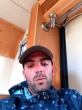 Snapshot of alieno_napoletano chatting on 04.27.26 alieno napoletano online show from 04.27.26