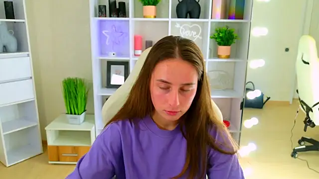 NadinnL online show from 04.21.26